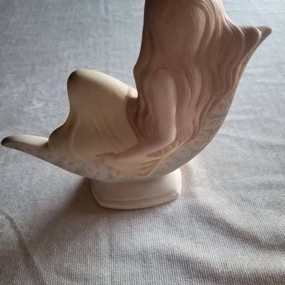 Goebel Collectors Society  Figurine "Awakening" signed by artist Laszlo Ispanky - Picture 5 of 6